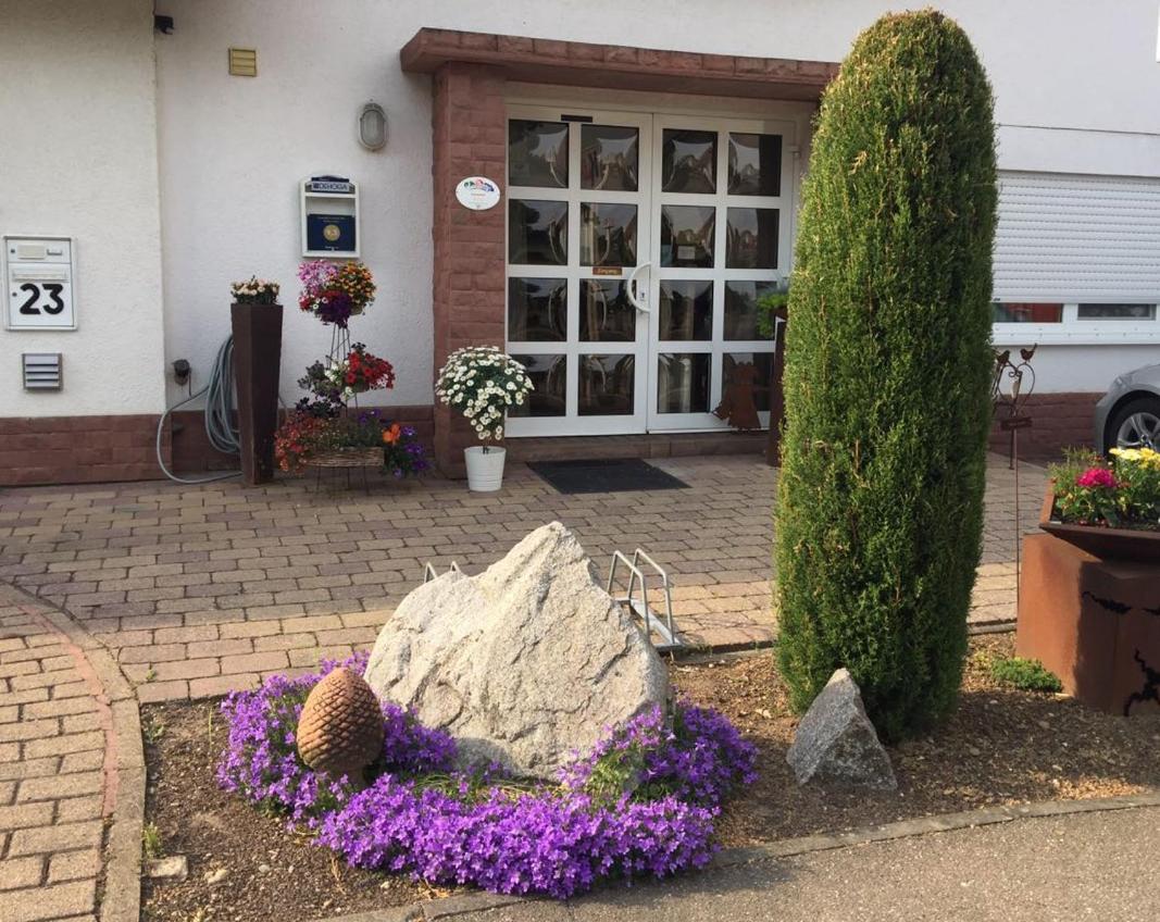 Gastehaus Gluck Wir Haben Immer Eintrittskarten Fur Den Europa-Park Fur Sie! Hotel Rust Exterior photo